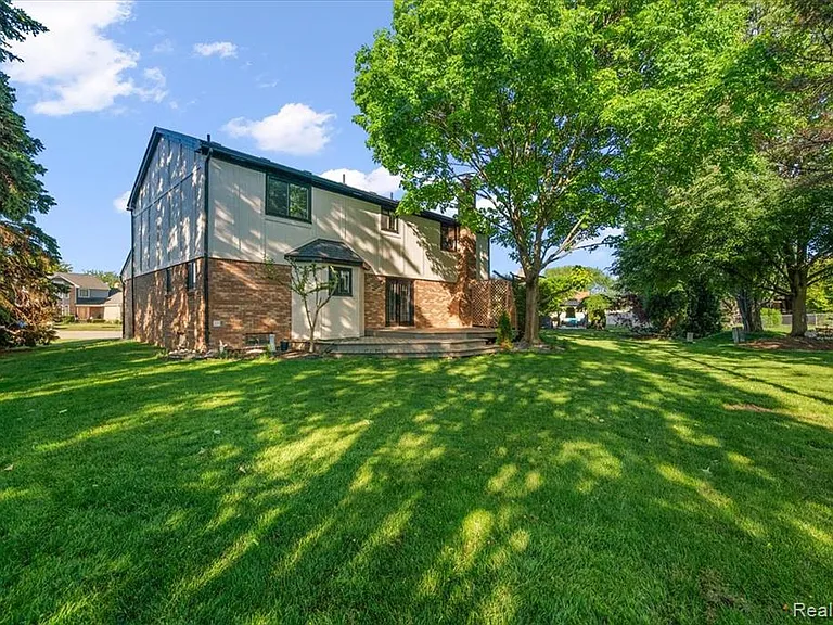 48156 Virginia Ct — Photo 3