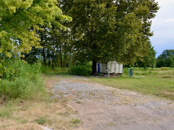 16401 E Hackberry Rd, Henryetta, OK 74437