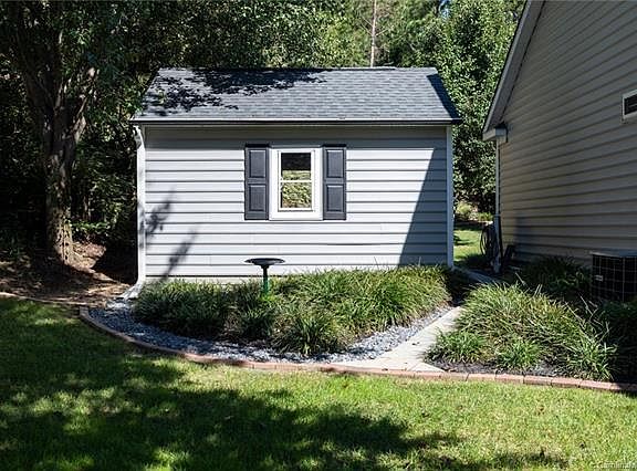 4th image of 208 Whitegrove Dr