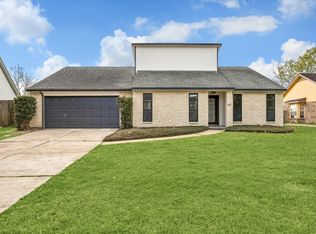 607 Tanglewood Dr, Friendswood, TX 77546