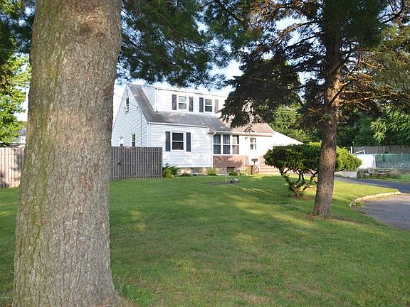 3rd image of 333 Hollie Dr E