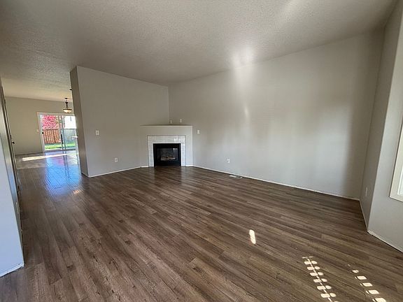 5th image of 3627 Bacall St NE