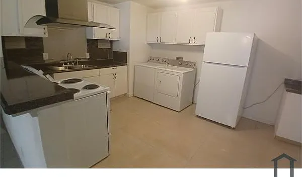 1303 E Myrtle St — Photo 3