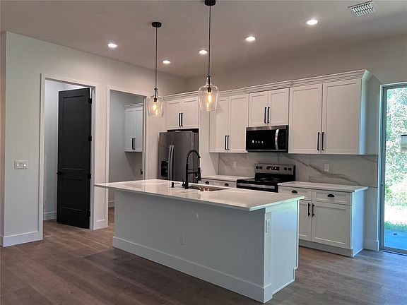 5th image of 45 SANCTUARY AVENUE