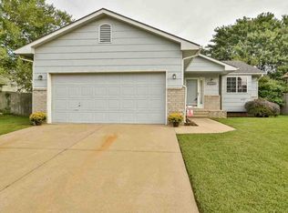 11702 W Jamesburg St, Wichita, KS 67212