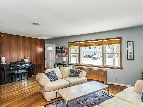 4th image of 65 Allan Dr