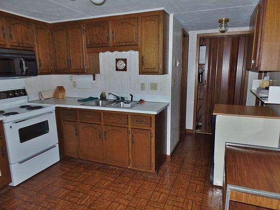 5th image of 18368 Raymond Ave