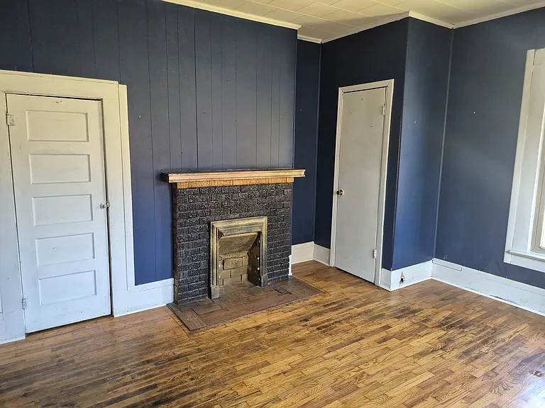 922 N Division St — Photo 2