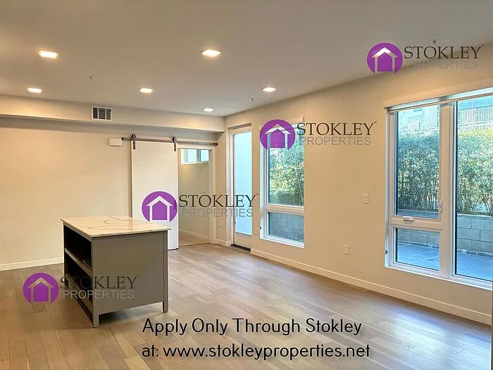 Building Photo - 1605 Riviera Ave #303