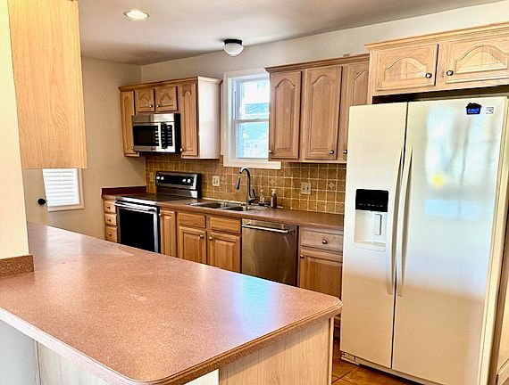 KITCHEN WITH CORIAN COUNTERTOPS
