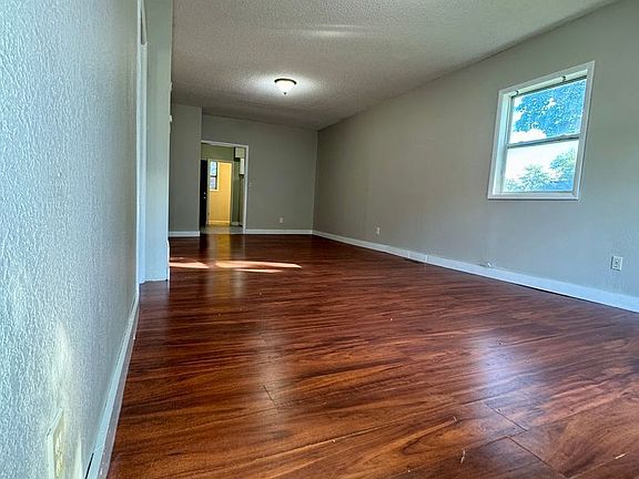 3rd image of 654 E Isabella Ave #1