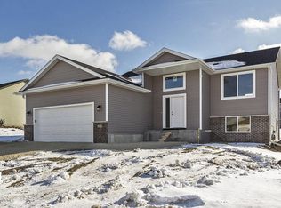 5872 51st St NW, Rochester, MN 55901