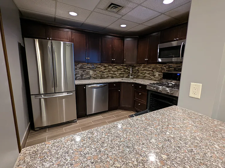 21 Wintemute St #4 — Photo 4