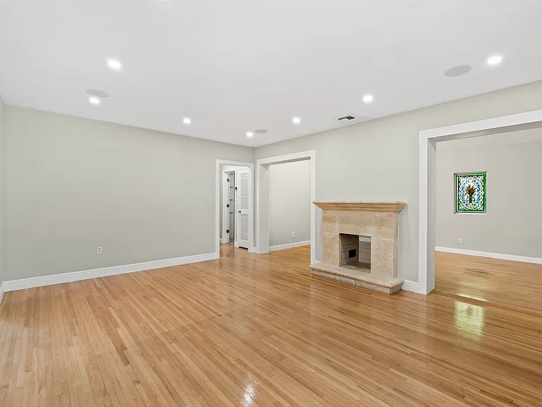 680 NE 81st St — Photo 5