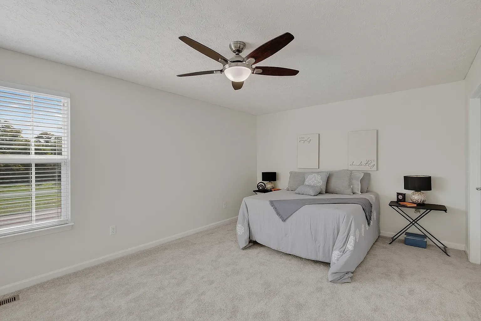 4 bed, 2799 sqft, $3,000 — Photo 2