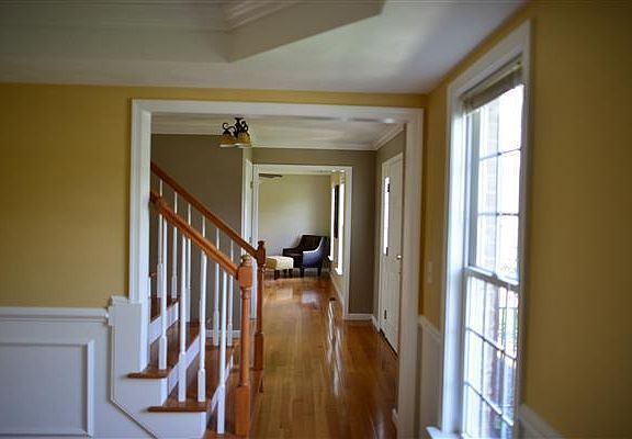 3rd image of 6392 Sandhurst Dr