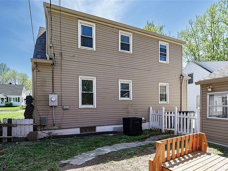 81 Thorpe Dr — Photo 37