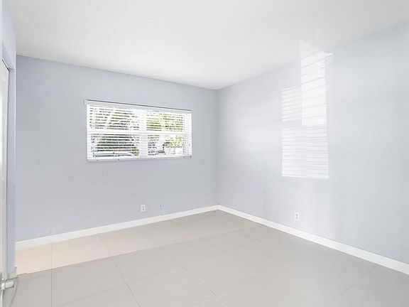5th image of 416 NE 15th Ave APT 2