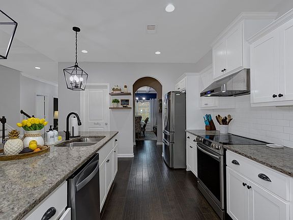 4th image of 208 Abberly Ln