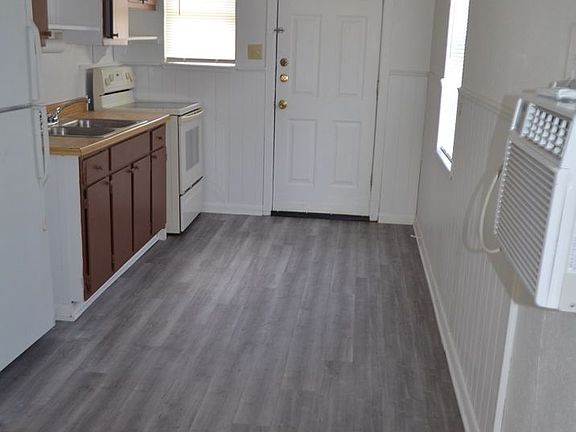 4th image of 705 W Avenue B