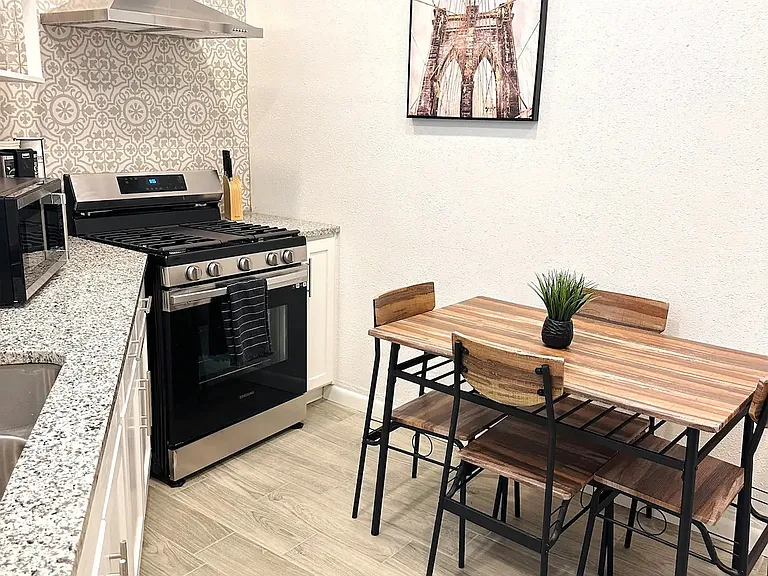Full Kitchen with Dining Table