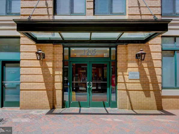 1205 Garfield St APT 206, Arlington, VA 22201