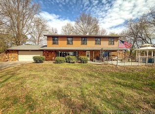 2210 W Golf Course Rd, Tahlequah, OK 74464