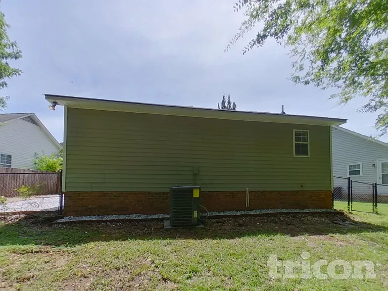 90 Chadford Rd — Photo 17