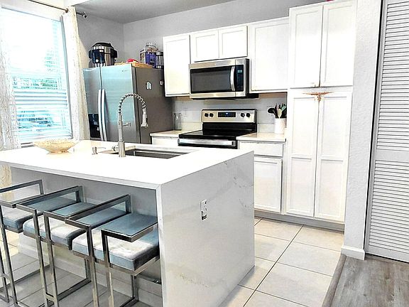 3rd image of 8878 Lake Worth Road #111