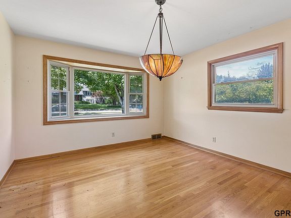 4th image of 719 Crestridge Rd