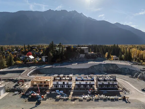 7362 Pemberton Farm Rd E #4, Pemberton, BC V0N 2L3