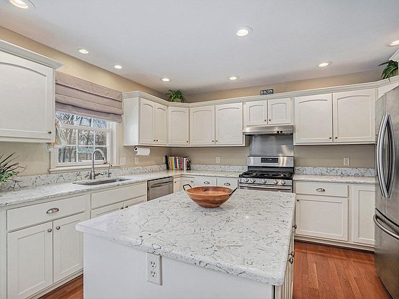 3rd image of 58245 Crystal Springs Dr