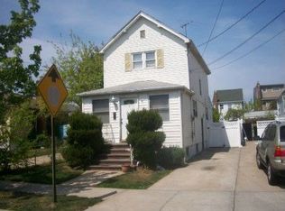 13738 250th St, Jamaica, NY 11422