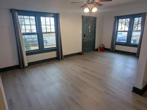 211 W 10th Ave, Winfield, KS 67156