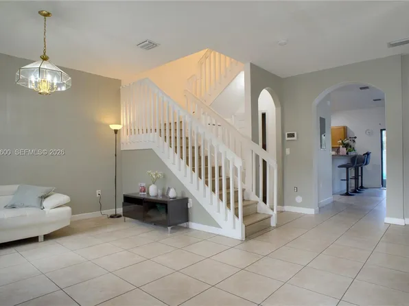 8915 W 35th Ave, Hialeah, FL 33018