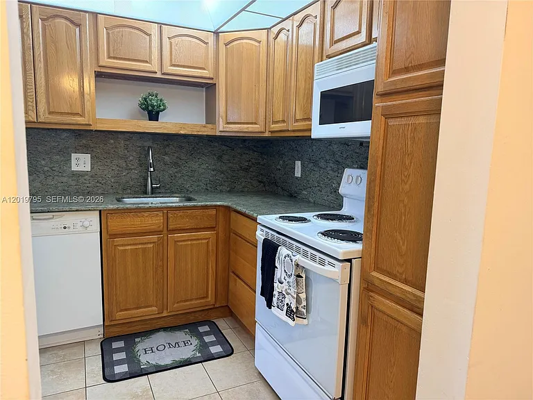 1100 Saint Charles Pl #620 — Photo 3