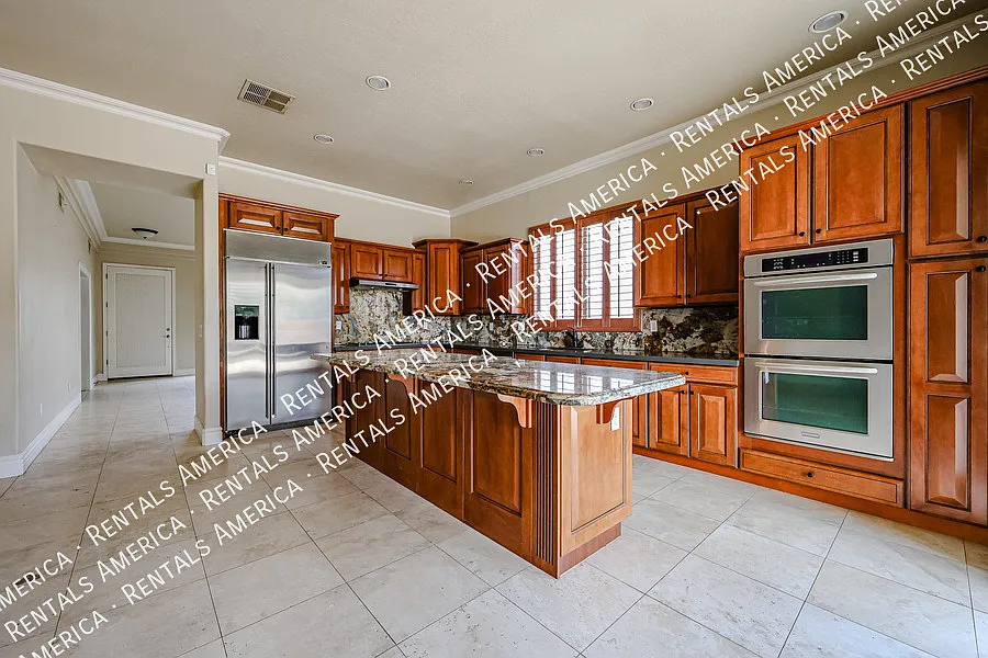 2211 W Olive Way