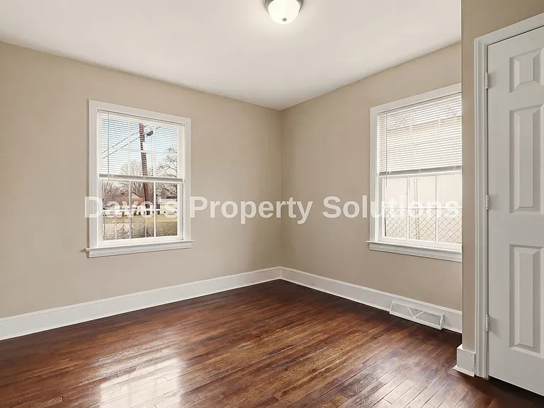 829 W Terrell St — Photo 15