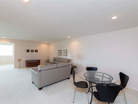 5th image of 4452 GARNET DRIVE #306