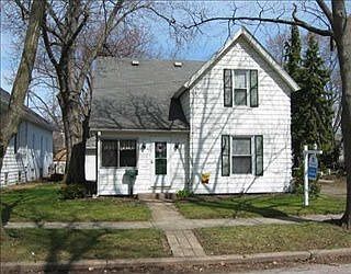 1st image of 908 E Grove St