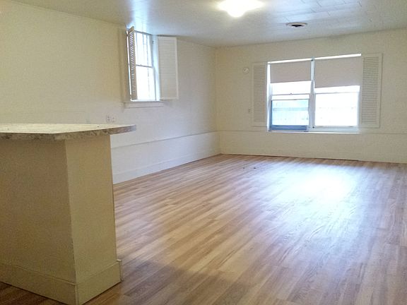 4th image of 19 S Willard St #2