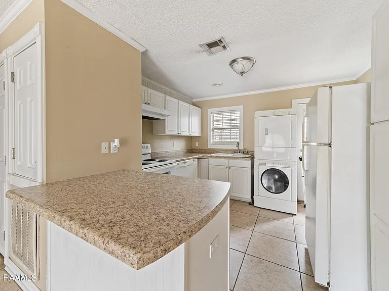 1501 W Saint Mary Blvd #B — Photo 7