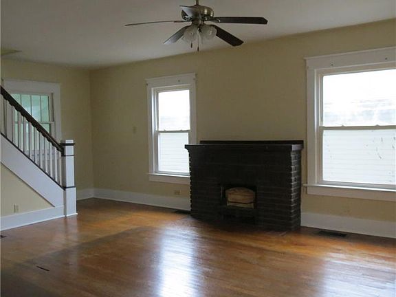 3rd image of 332 Grant St