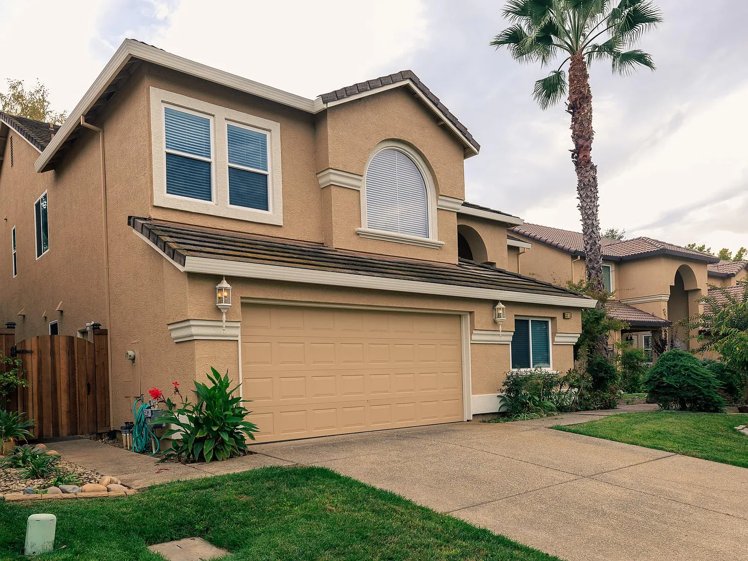5 bed, 4090 sqft, $4,550 — Photo 4