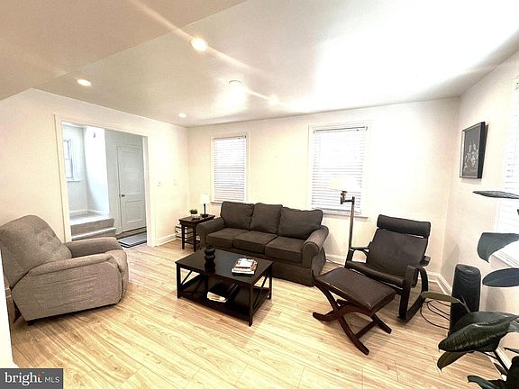 4th image of 4225 Meade St NE