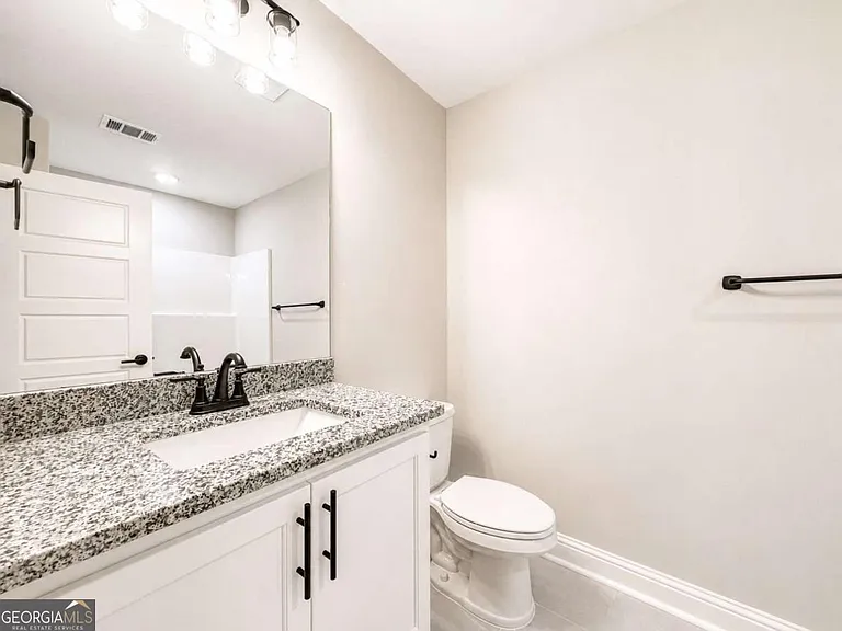 411 Madison Ave — Photo 15