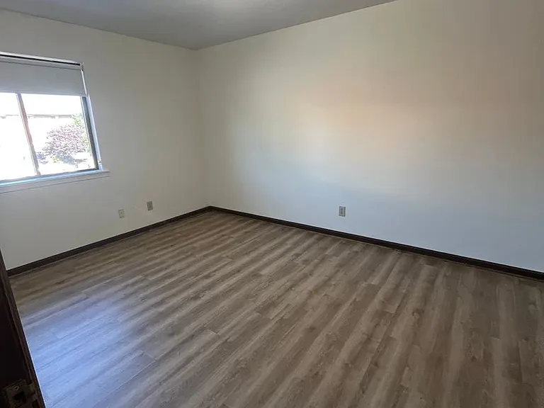 1624 Buttonwood Ct #I — Photo 11