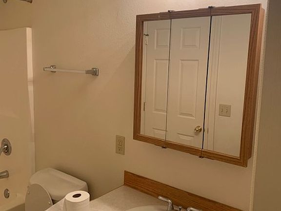 4th image of 705 Benjamin Ave
