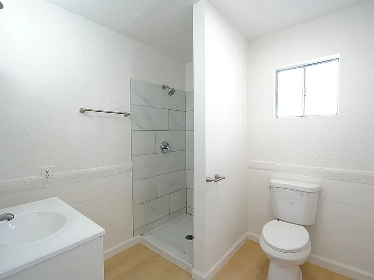 1443 N Riverside Ave — Photo 30