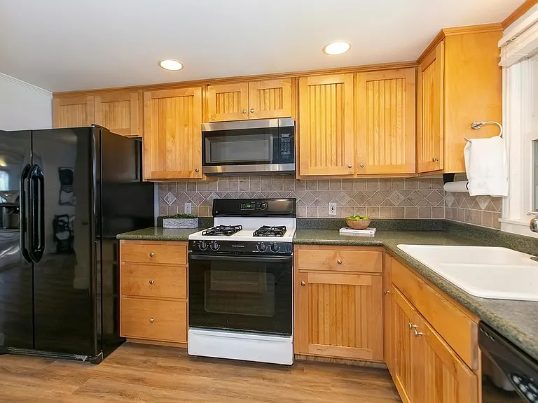 2909 Meadow Ln — Photo 11